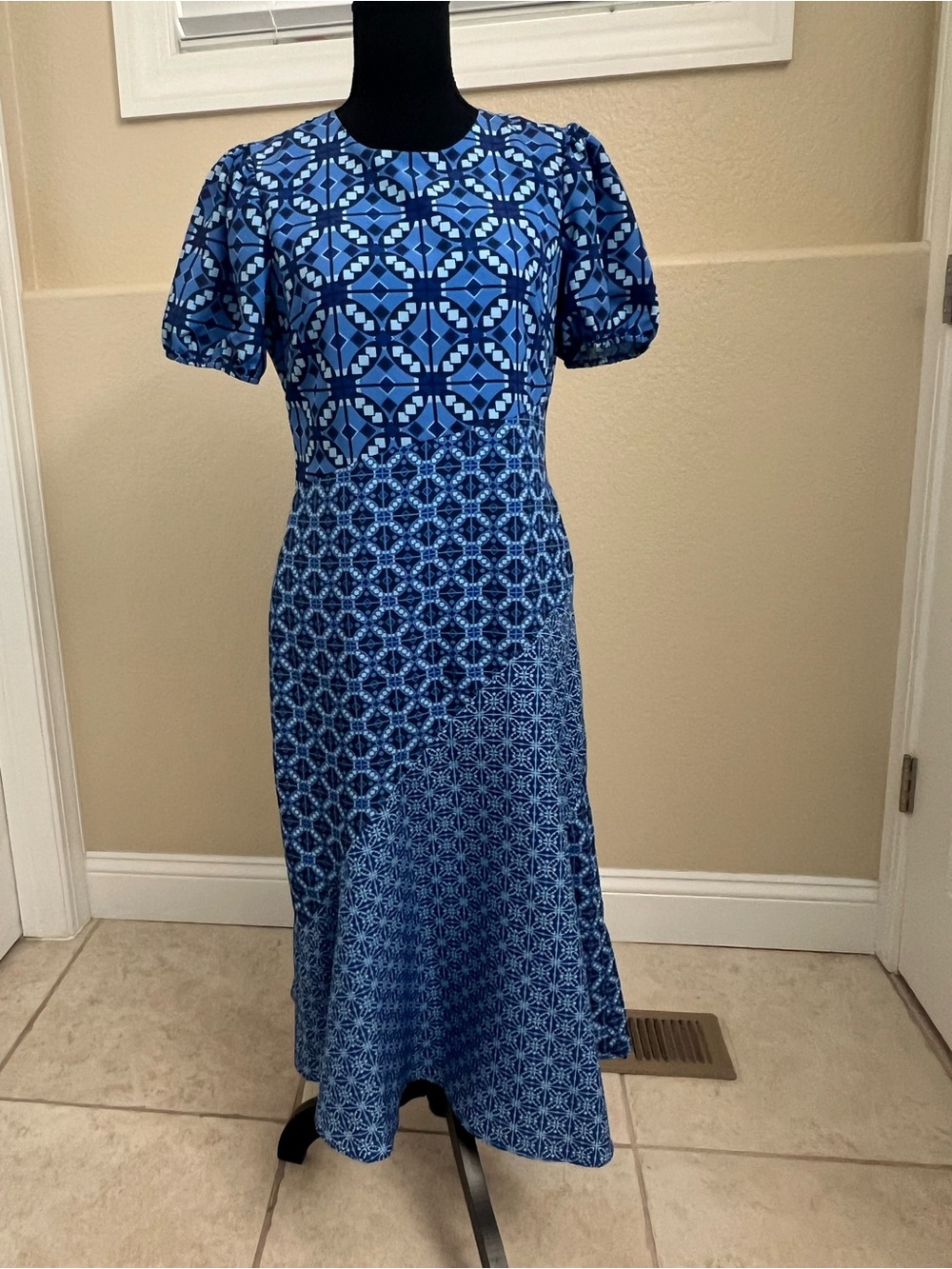 Donna Morgan Blue Geometric Print Midi Dress
